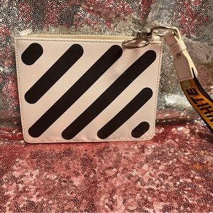 off white / c/o Virgil Abloh